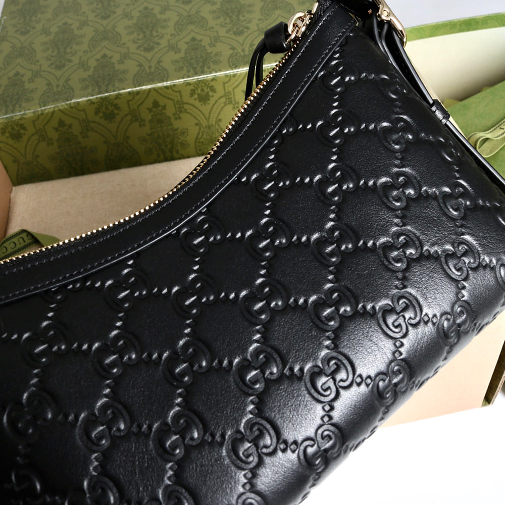 Gvc*1 GG Emblem small shoulder bag